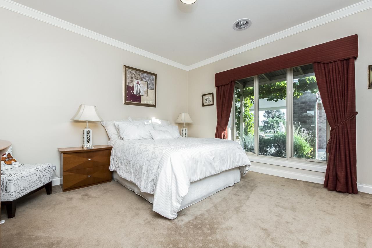 ลา เบลลา วิตา Bed & Breakfast Batesford ภายนอก รูปภาพ